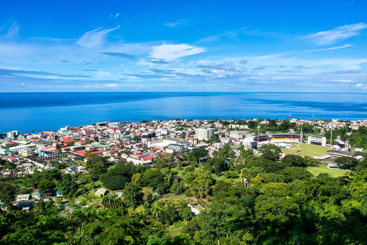 Panoramablick über die Hauptstadt Roseau auf Dominica