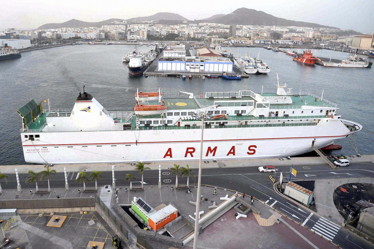 Naviera-Armas-Fähre Volcán de Teidé im Hafen von Las Palmas