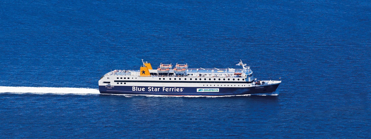 Die Blue-Star-Ferries-Fähre Blue Star Diagoras auf dem Weg in die Dodekanes