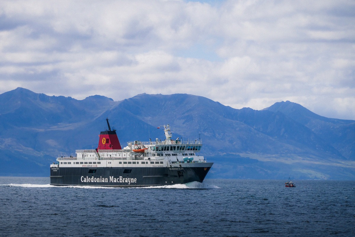 The Caledonian MacBrayne ferry 'Caledonian Isles' between Ardrossan and Brodick