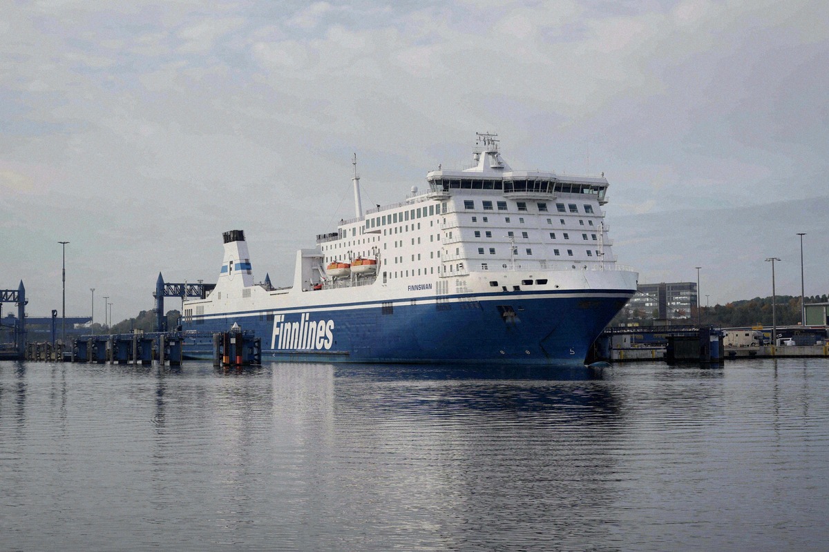 Die Finnlines-Fähre Finnswan am Skandinavienkai in Travemünde