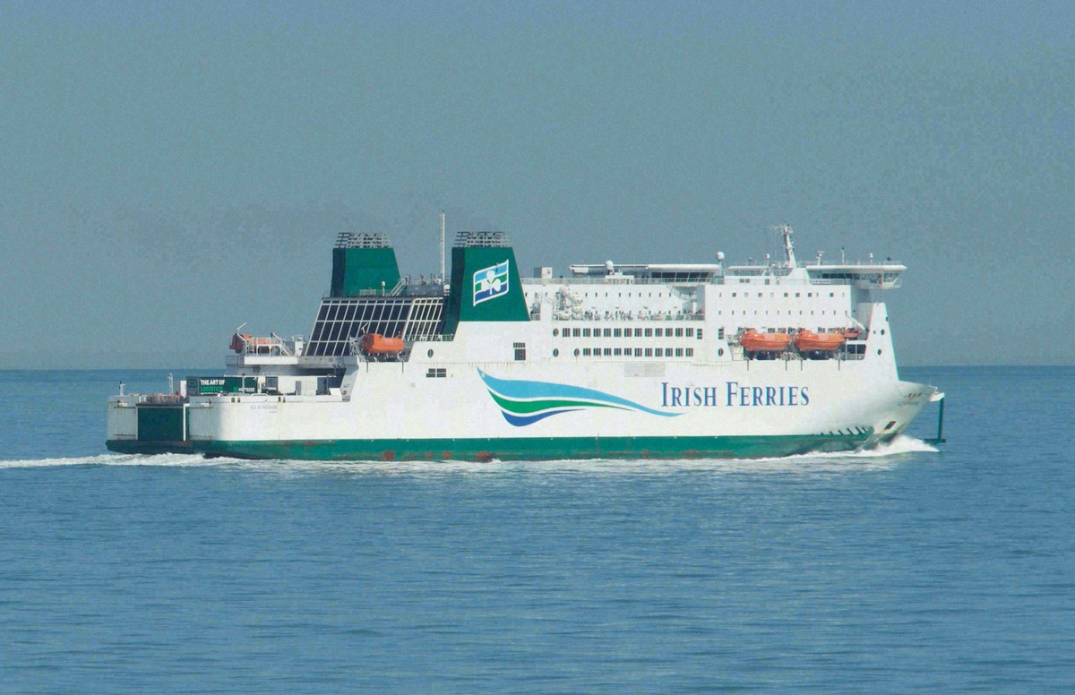 Die Irish-Ferries-Fähre „Isle of Inishmore“ auf dem Ärmelkanal