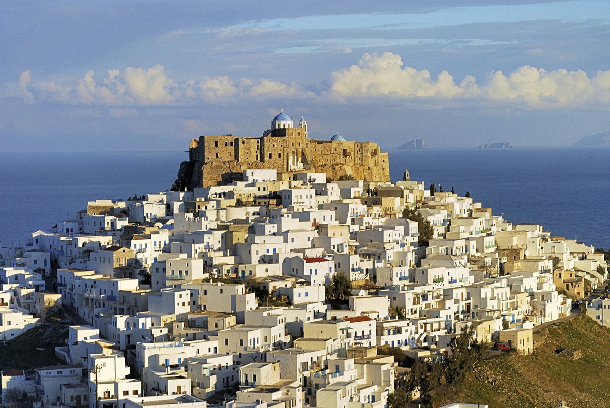 Weiße Chora von Astypalaia mit venezianischem Kastro
