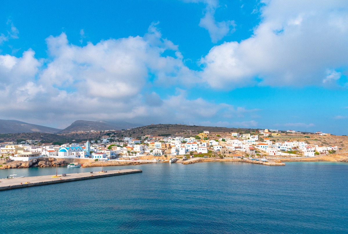 The harbour of Koufonisia with its long breakwater