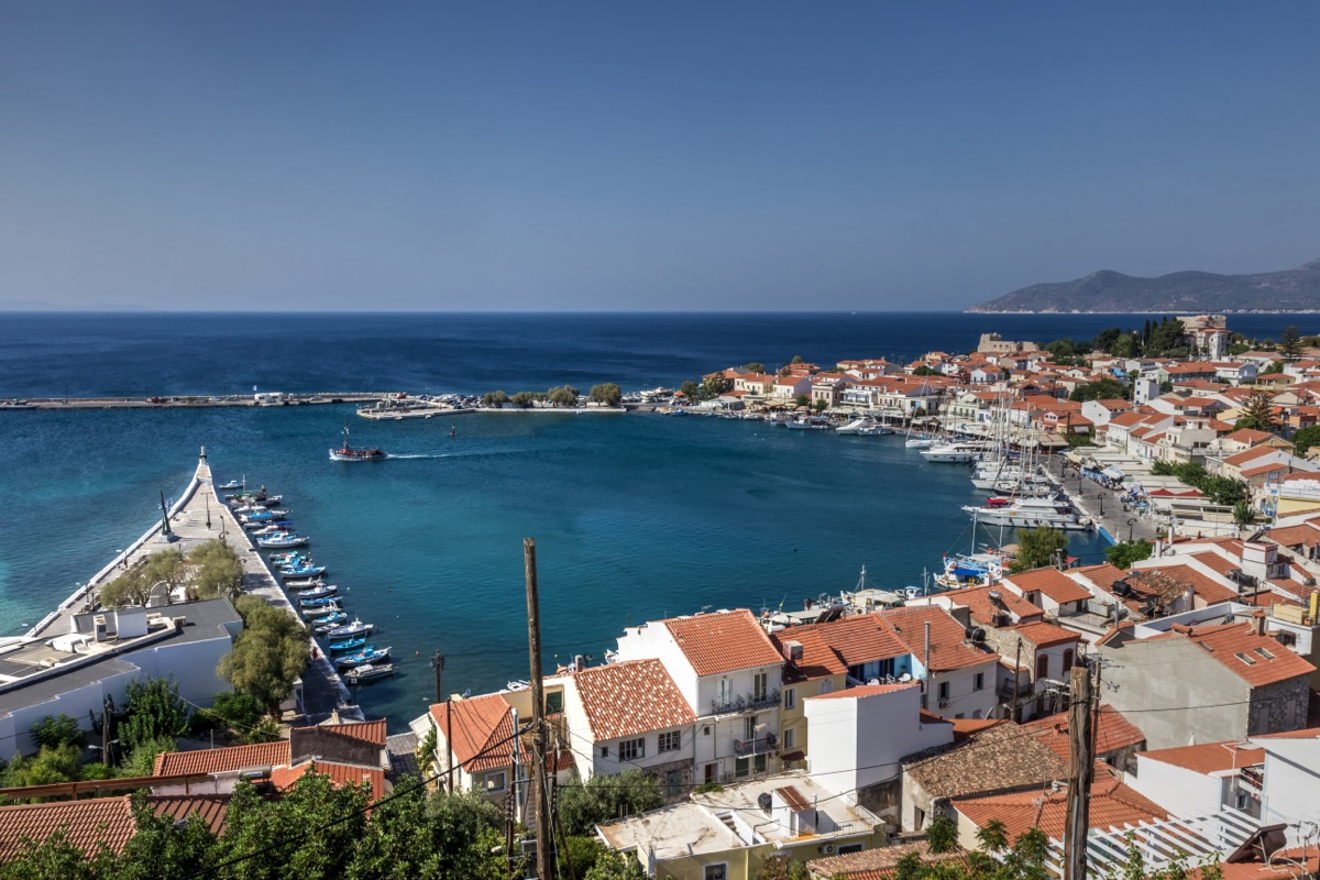 Ferries to Karlovassi