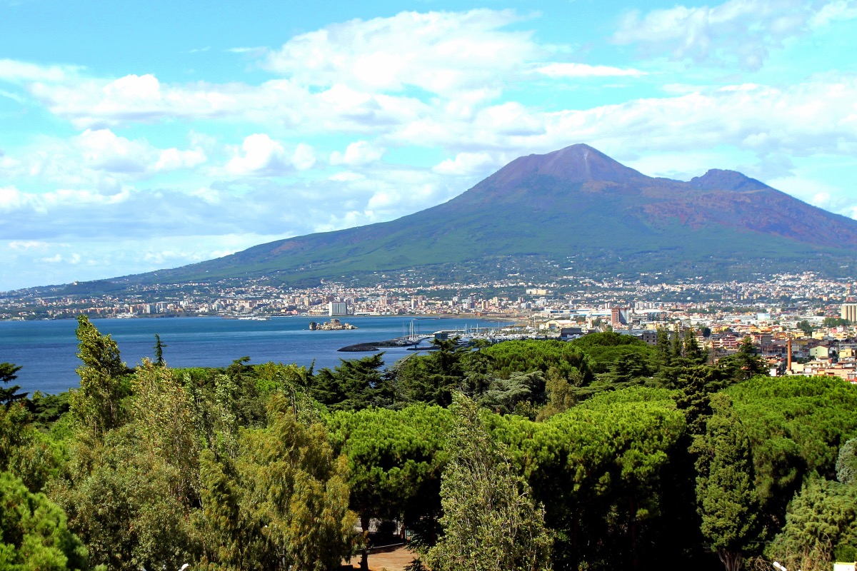 Ferries to Castellammare di Stabia