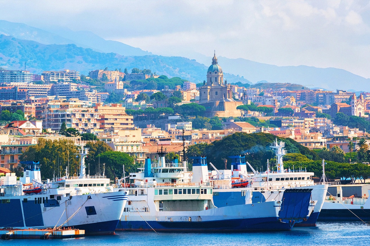 Passenger ferries in Messina harbour