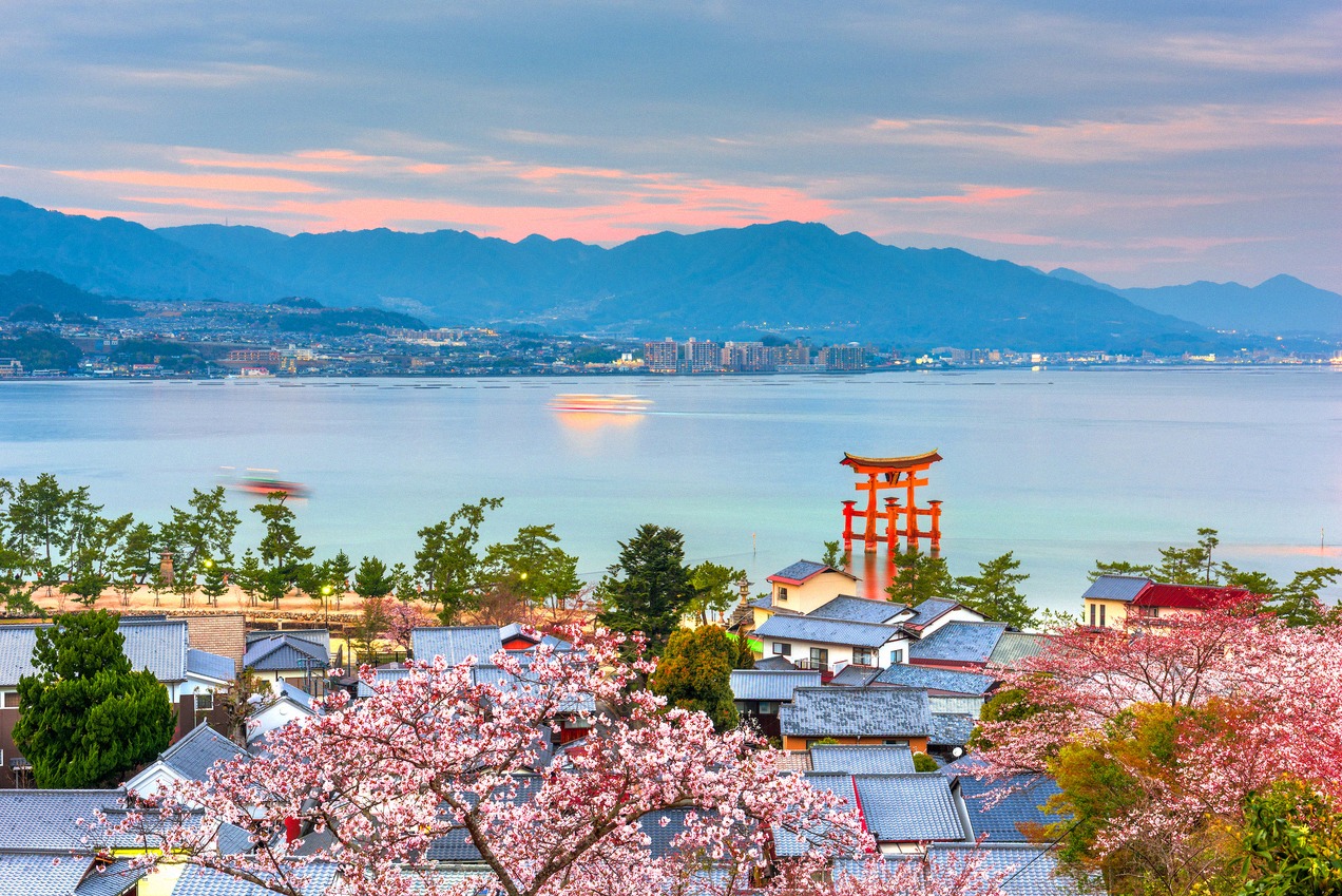 Torii-Tor des Itsukushima-Schreins auf Miyajima, nahe Kure