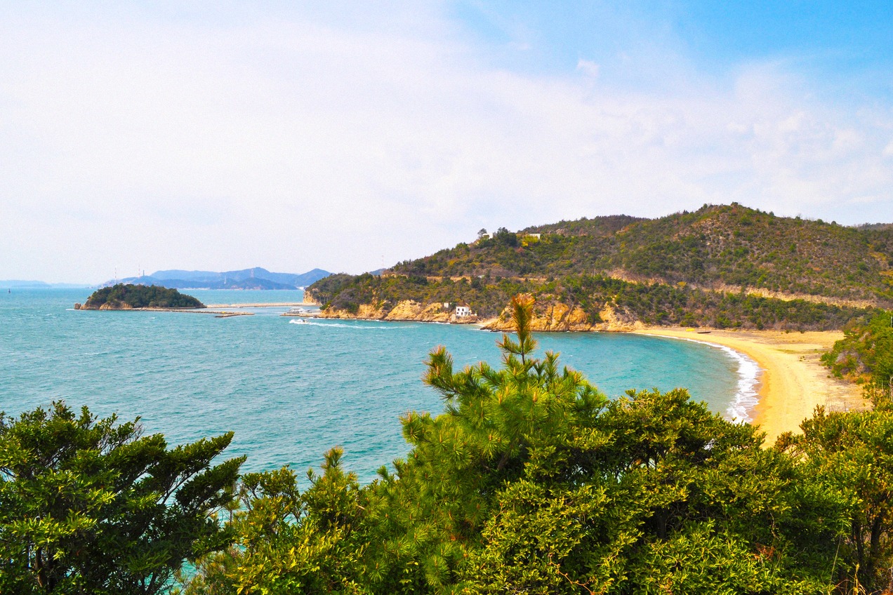 Bucht auf der Kunstinsel Naoshima im Seto-Binnenmeer