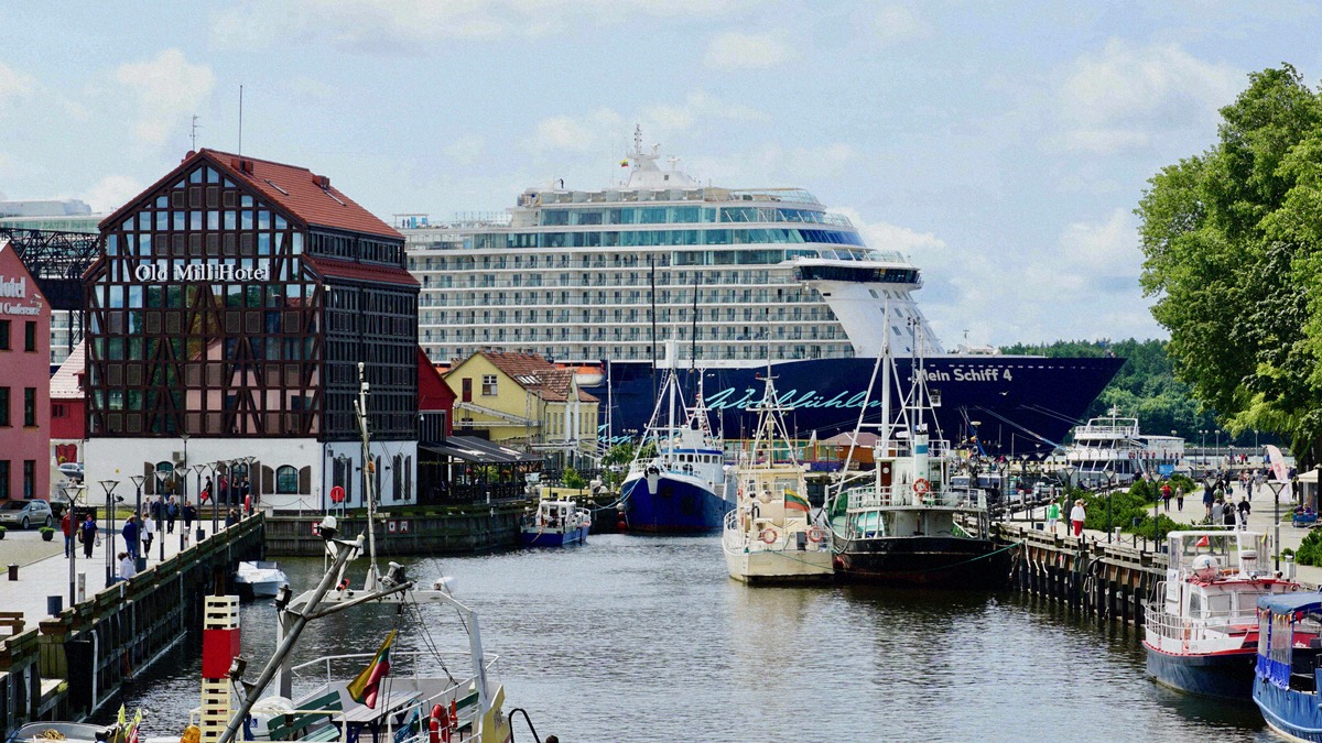 Old harbour of Klaipėda with fishing boats and the cruise ship 'Mein Schiff 4'