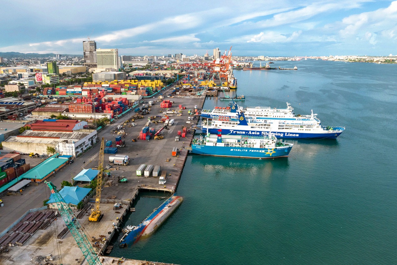 Fähren der Trans Asia Shipping Lines im Hafen von Cebu City