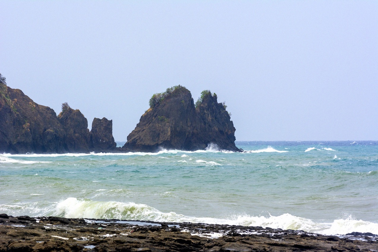 Felsküste der philippinischen Insel Panay